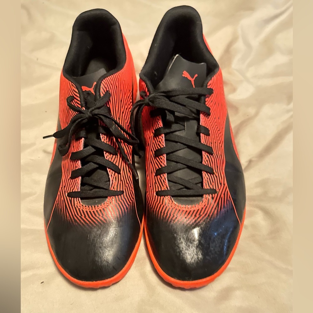 Puma Red and Black Athletic Shoes for Performance